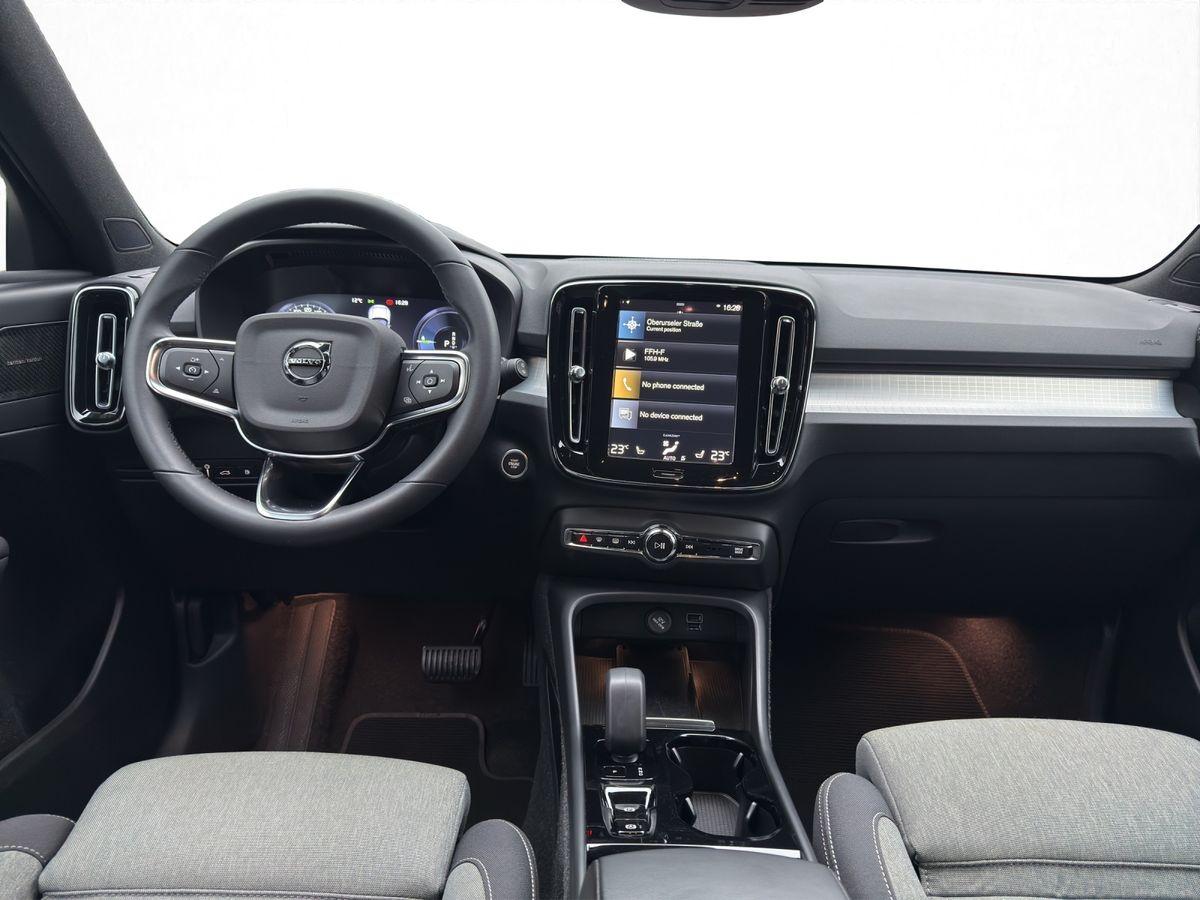 Volvo  Plus Dark 2WD