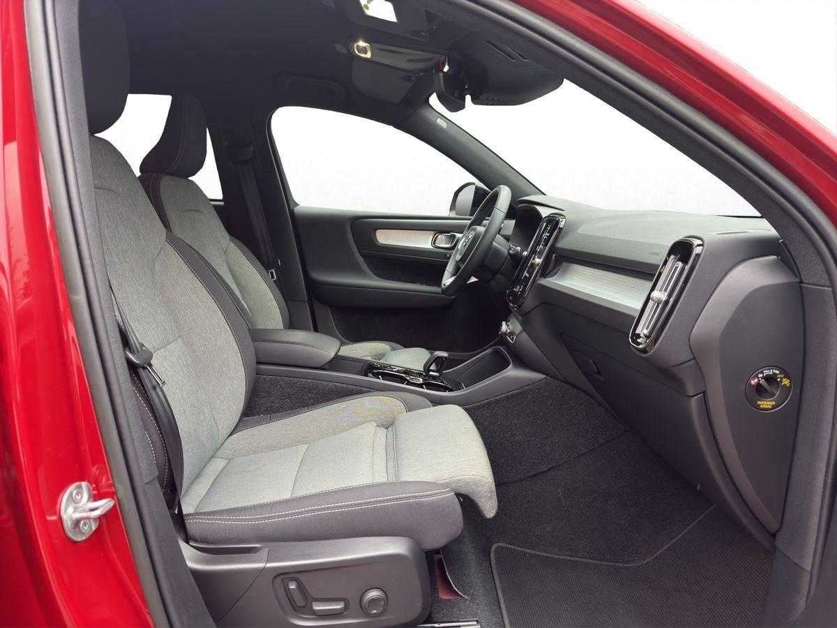 Volvo  Plus Dark 2WD