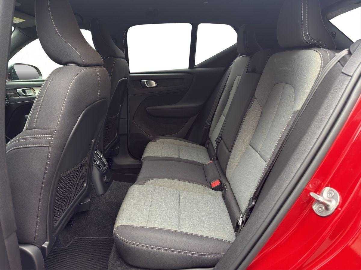 Volvo  Plus Dark 2WD