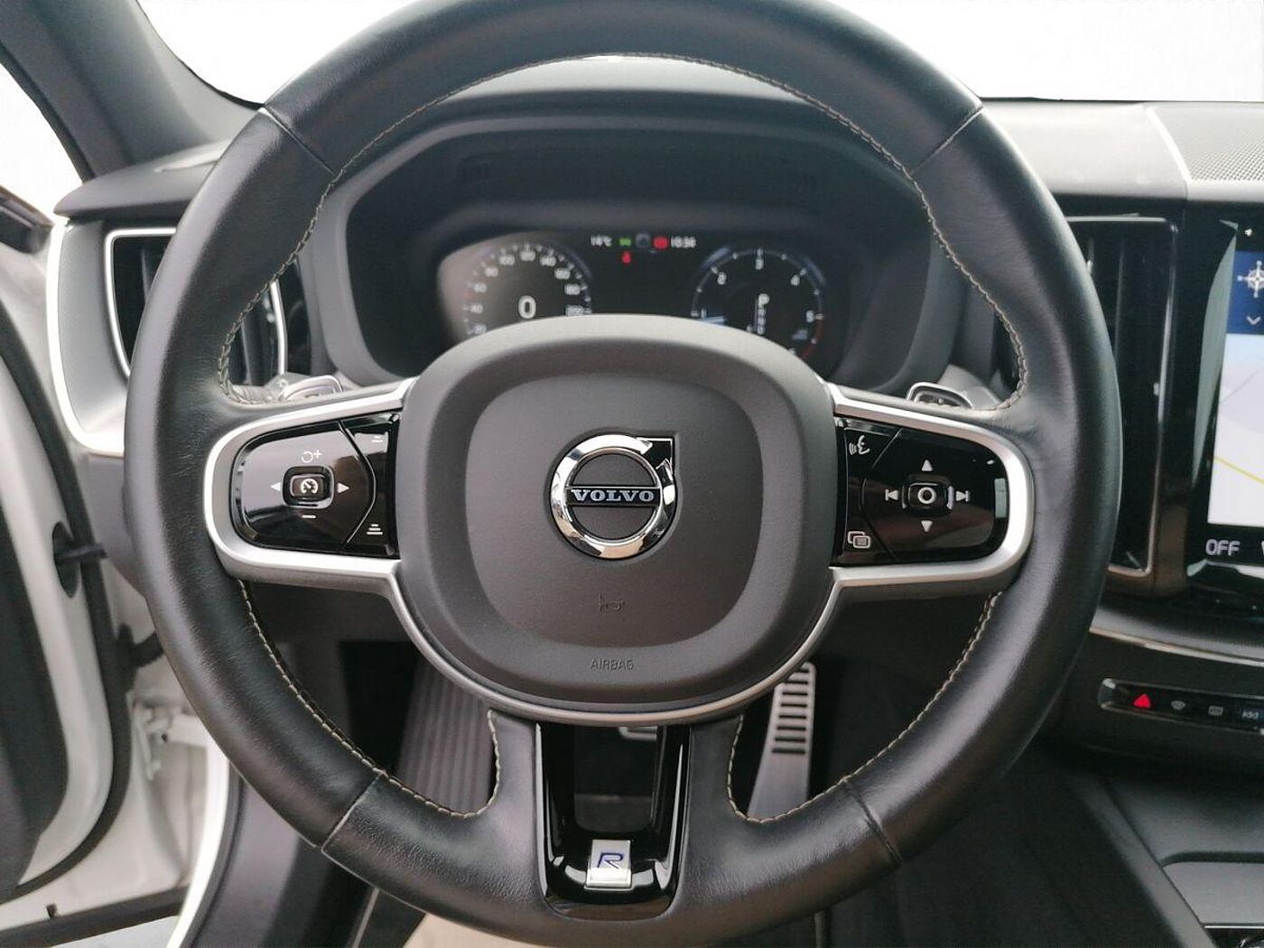 Volvo  R Design 2WD