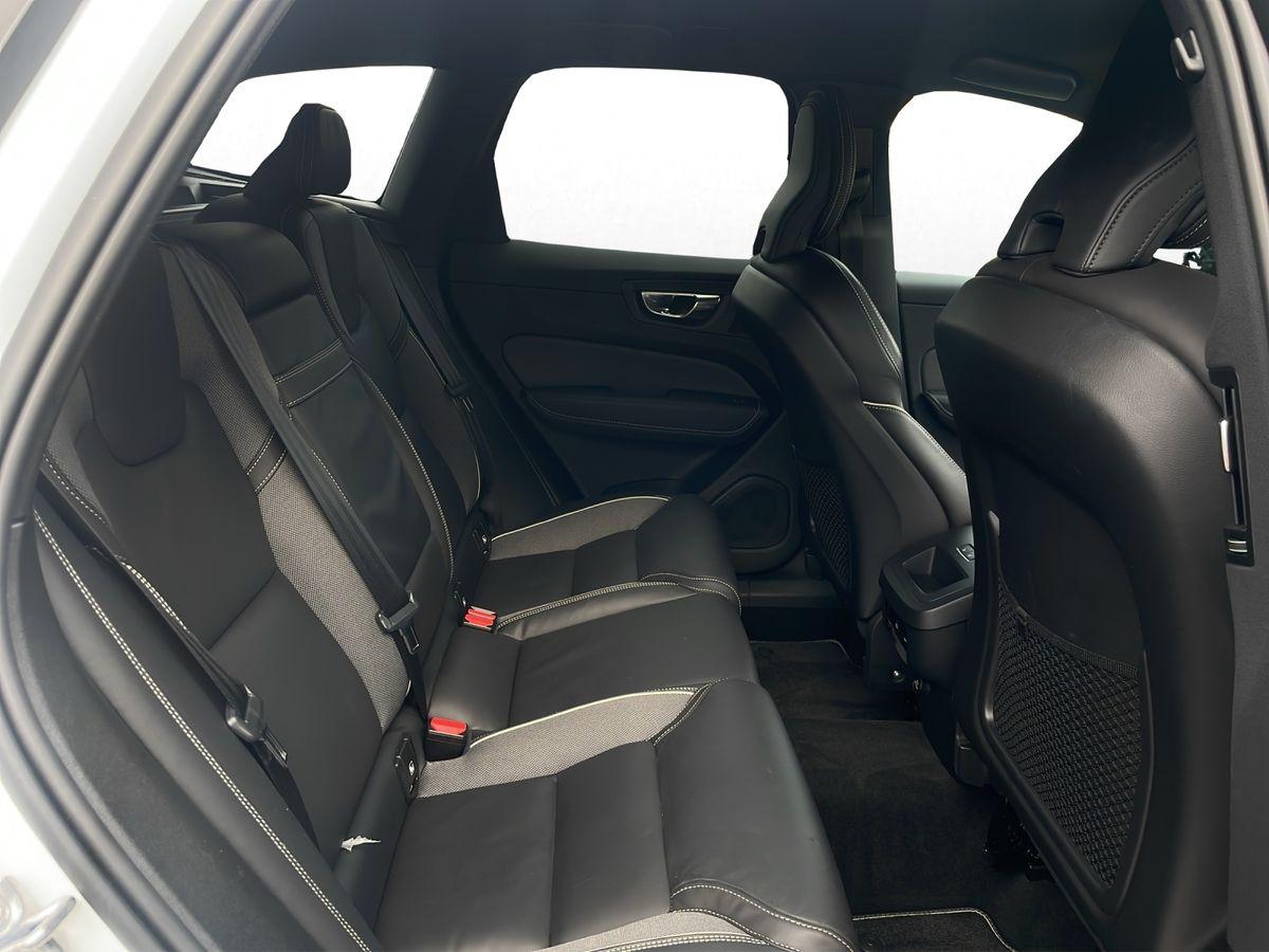 Volvo  R Design 2WD