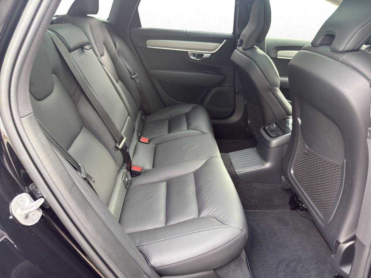 Volvo  Ultimate Dark AWD