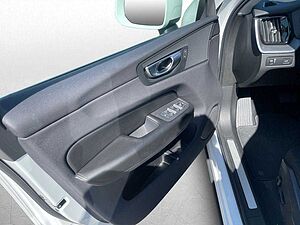 Volvo  Momentum Pro 2WD