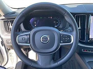 Volvo  Momentum Pro 2WD