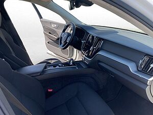 Volvo  Momentum Pro 2WD