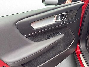 Volvo  Plus Dark 2WD