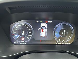 Volvo  Plus Dark 2WD
