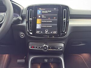 Volvo  Plus Dark 2WD