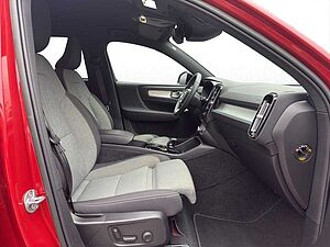Volvo  Plus Dark 2WD