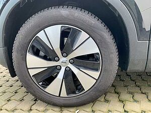 Volvo  Momentum Pro 2WD EU6d B4 Mild-Hybrid Benzin Automatikgetriebe AHK ISS Licht-Pake