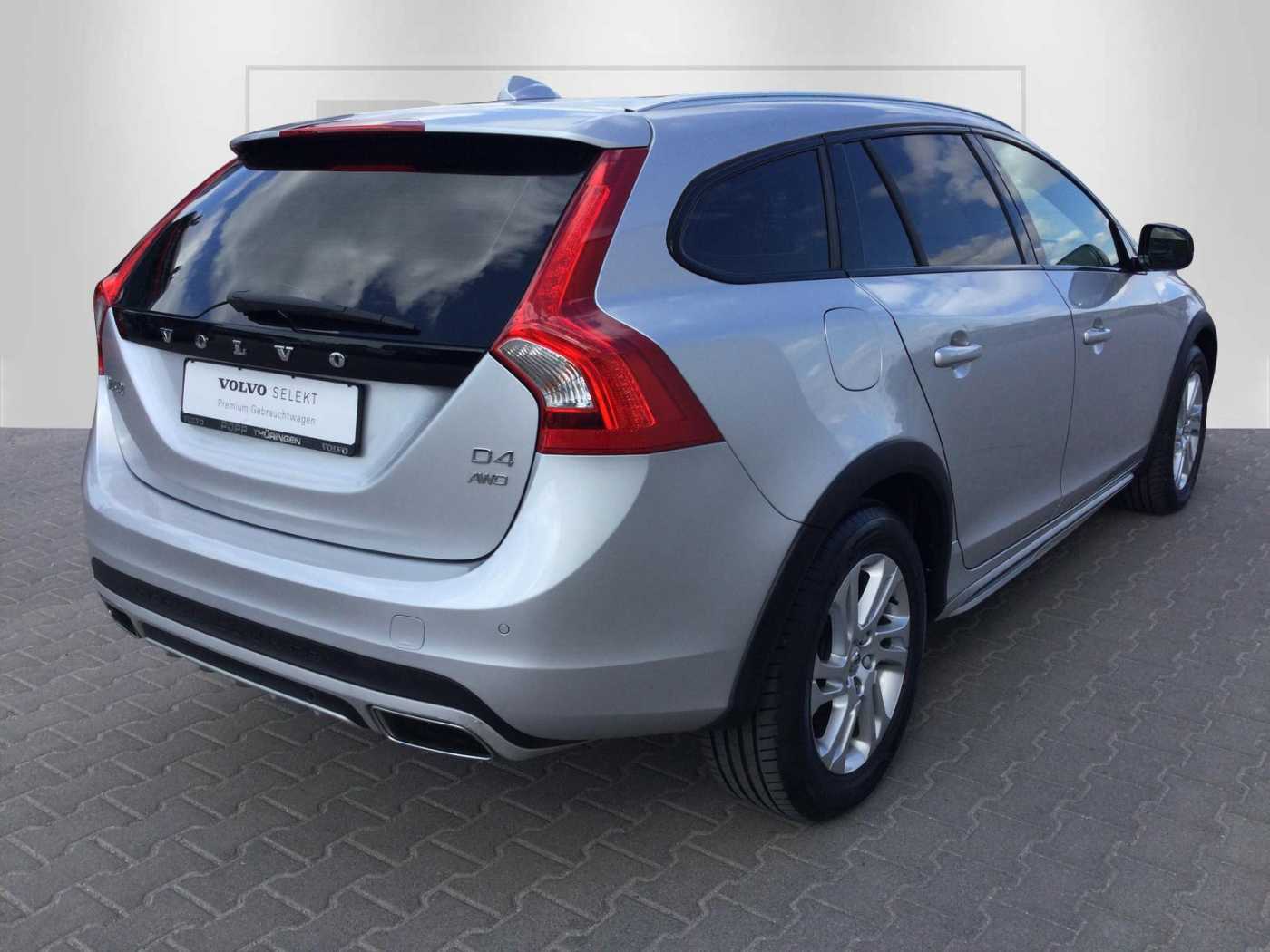 Volvo  D4 AWD BLIS DAB NAV SHZ