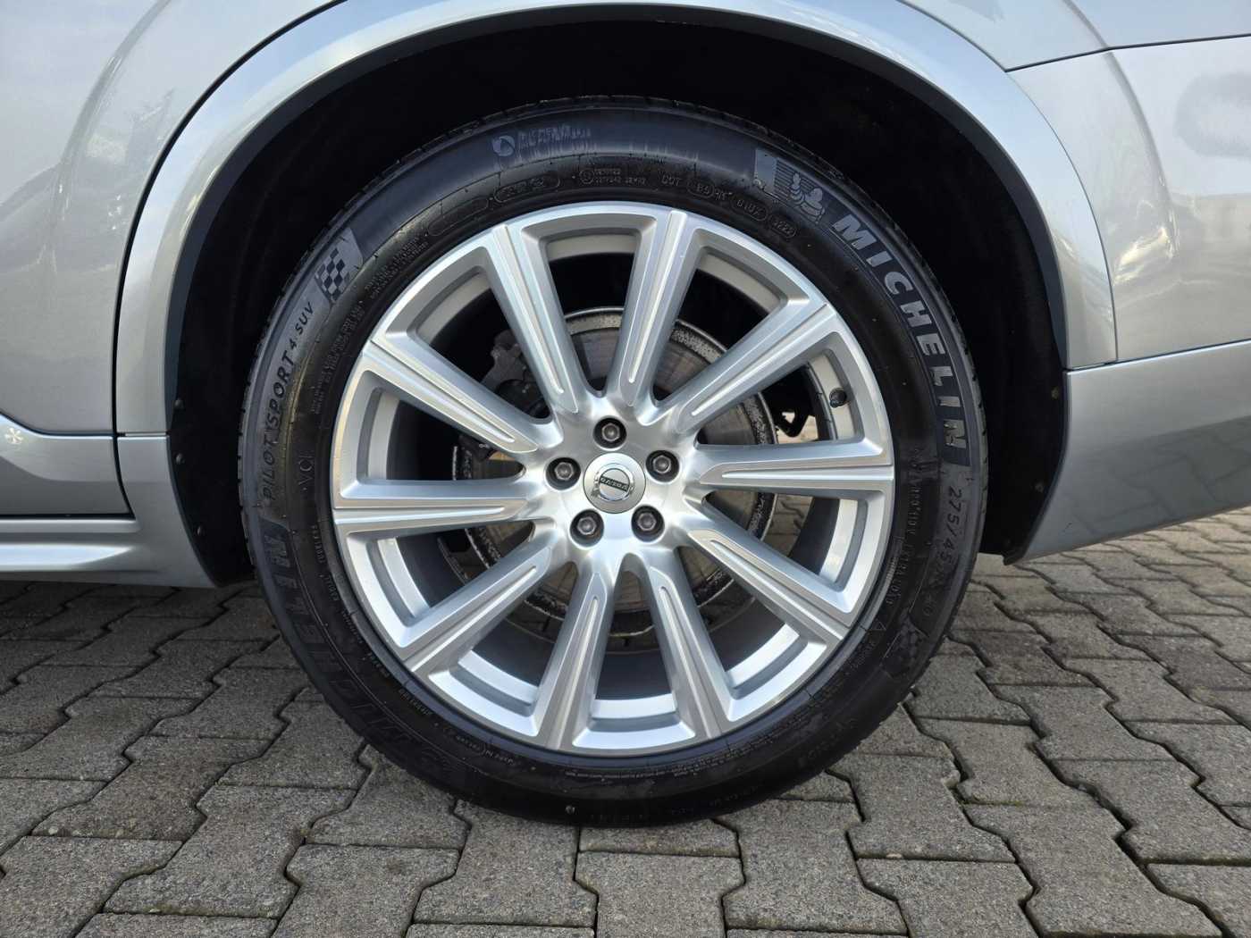 Volvo  D5 AWD Inscription 7S ACC CAM LUFT PANO