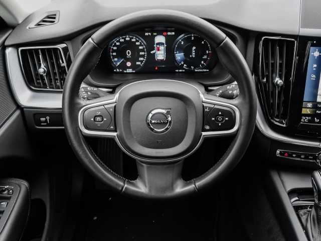 Volvo  Momentum Pro 2WD D4 EU6d-T Navi Leder digitales Cockpit Memory Sitze Soundsystem