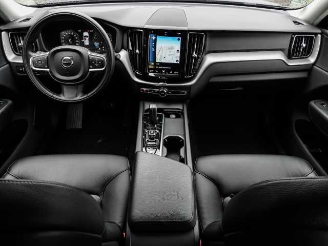 Volvo  Momentum Pro 2WD B4 Benzin EU6d Navi Leder digitales Cockpit Memory Sitze Sounds