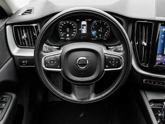 Volvo  Momentum Pro 2WD B4 Benzin EU6d Navi Leder digitales Cockpit Memory Sitze Sounds