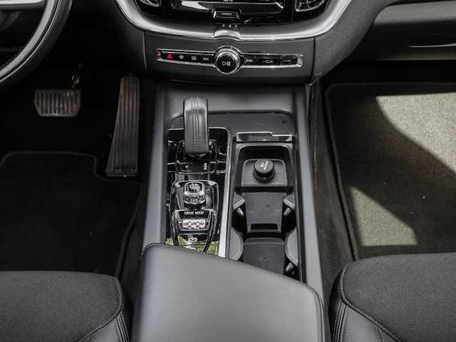 Volvo  Momentum Pro AWD B4 Diesel EU6d Allrad Navi digitales Cockpit Soundsystem Harman