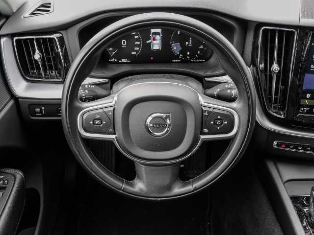 Volvo  Momentum Pro AWD B4 Diesel EU6d Allrad StandHZG Navi Leder digitales Cockpit Mem