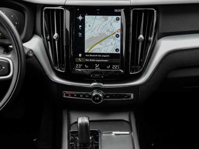 Volvo  Momentum Pro AWD B4 Diesel EU6d Allrad StandHZG Navi Leder digitales Cockpit Mem