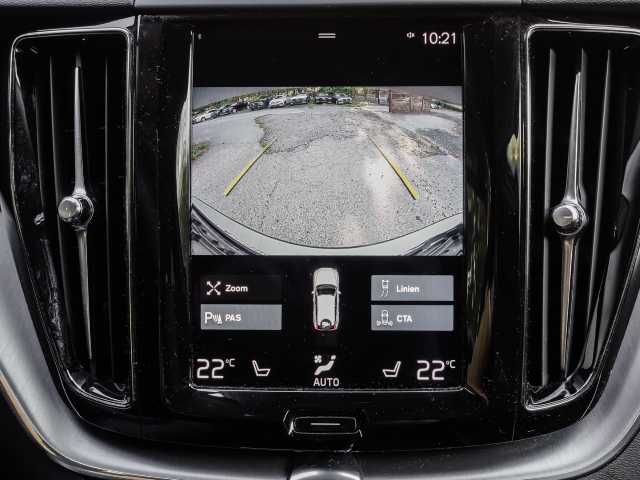 Volvo  Momentum Pro AWD B4 Diesel EU6d Allrad StandHZG Navi digitales Cockpit Soundsyst