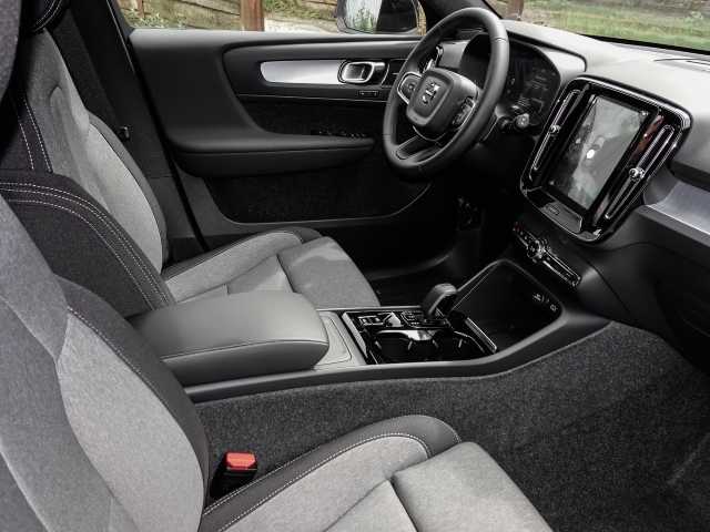 Volvo  B3 Benzin Plus Dark Business-Paket BLIS Pixel-LED