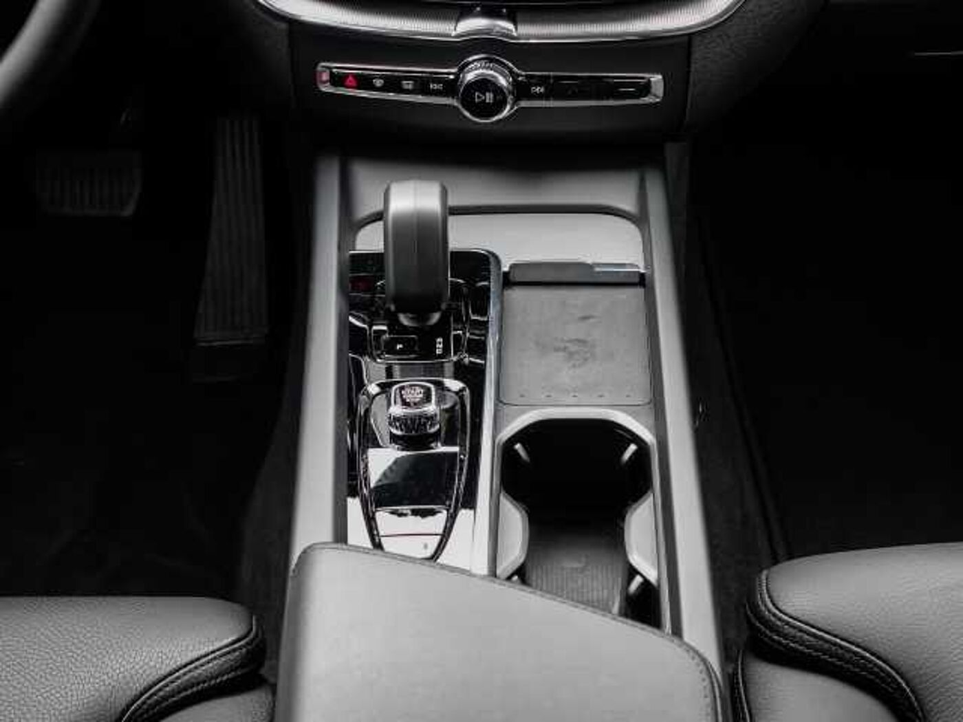 Volvo  Core 2WD B4 Benzin EU6d StandHZG AHK Leder digitales Cockpit Memory Sitze