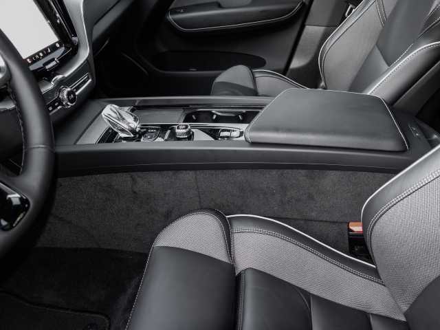 Volvo  Plus Dark Recharge Plug-In Hybrid AWD T8 Twin Engine EU6d StandHZG Leder digital