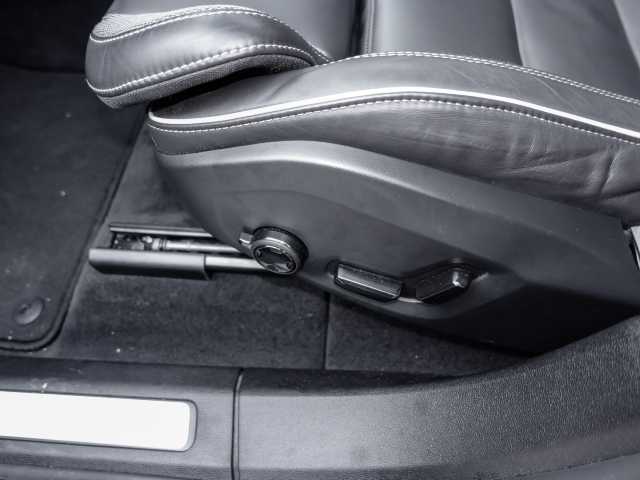 Volvo  Plus Dark Recharge Plug-In Hybrid AWD T8 Twin Engine EU6d StandHZG Leder digital