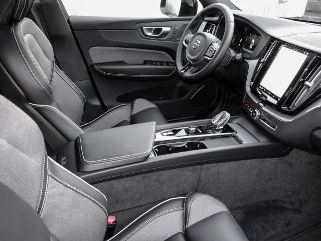 Volvo  Plus Dark Recharge Plug-In Hybrid AWD T8 Twin Engine EU6d StandHZG Leder digital