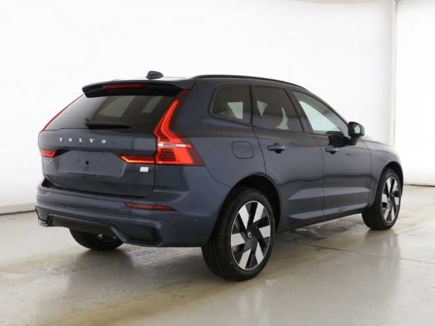 Volvo  Ultra Dark Recharge Plug-In Hybrid AWD T8 Twin Engine EU6d HUD StandHZG digitale