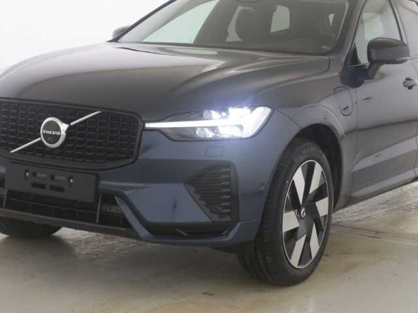 Volvo  Ultra Dark Recharge Plug-In Hybrid AWD T8 Twin Engine EU6d HUD StandHZG digitale