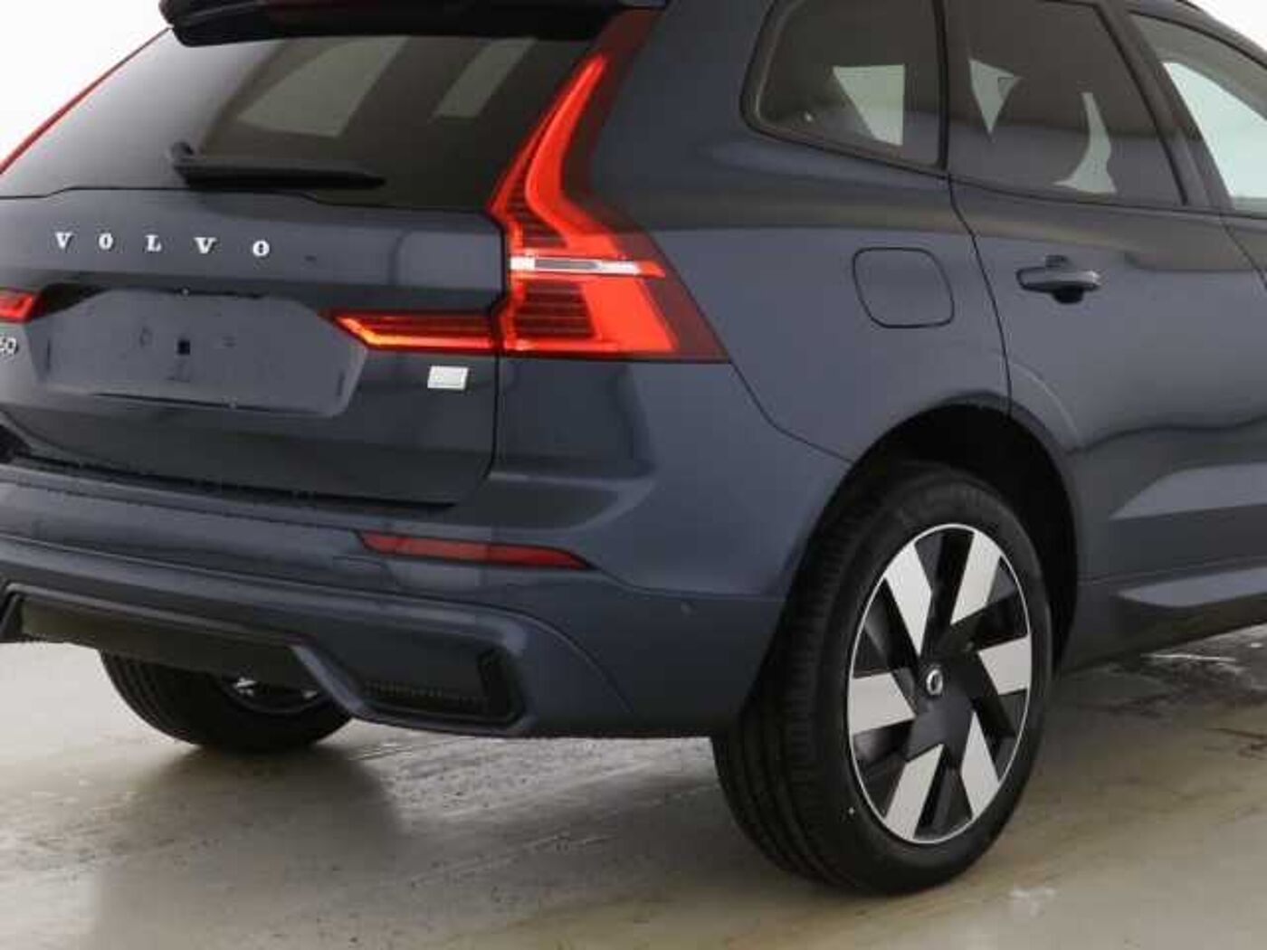 Volvo  Ultra Dark Recharge Plug-In Hybrid AWD T8 Twin Engine EU6d HUD StandHZG digitale