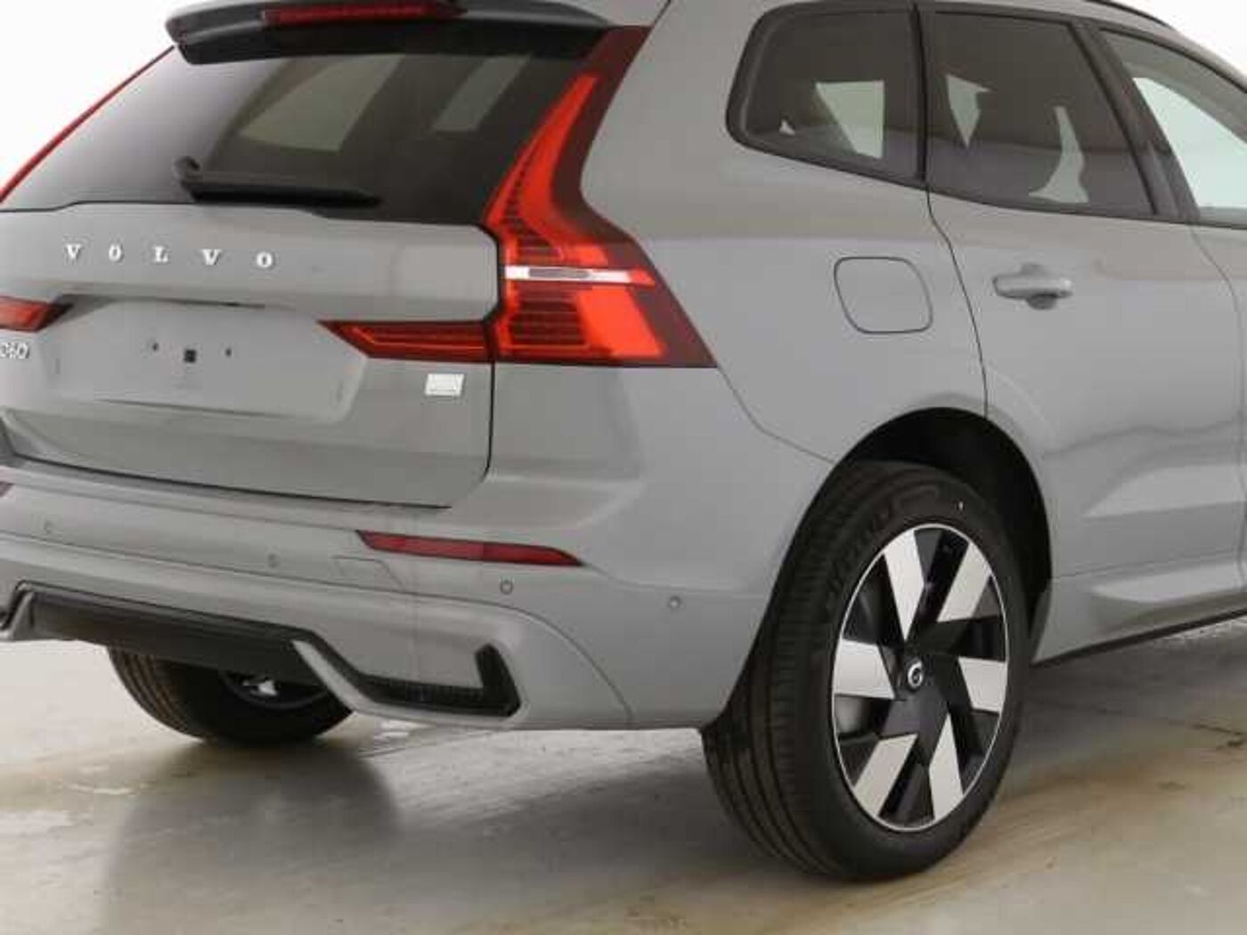 Volvo  Plus Dark Recharge Plug-In Hybrid AWD T8 Twin Engine EU6d StandHZG digitales Coc