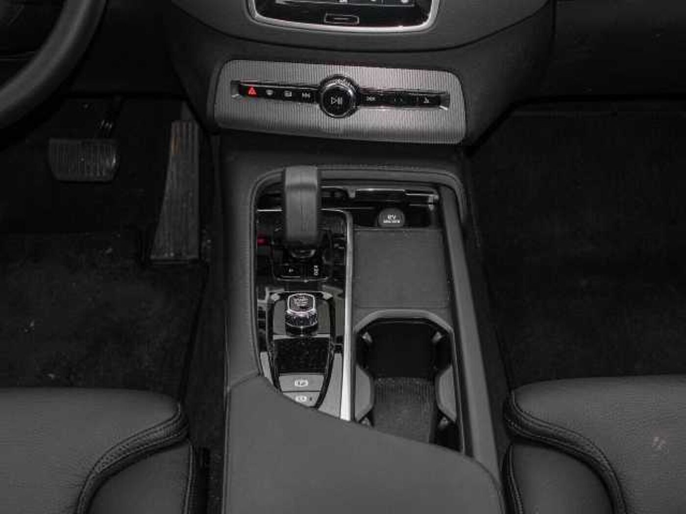 Volvo  Plus Bright AWD B5 Diesel EU6d 7-Sitzer StandHZG AHK digitales Cockpit Memory Si