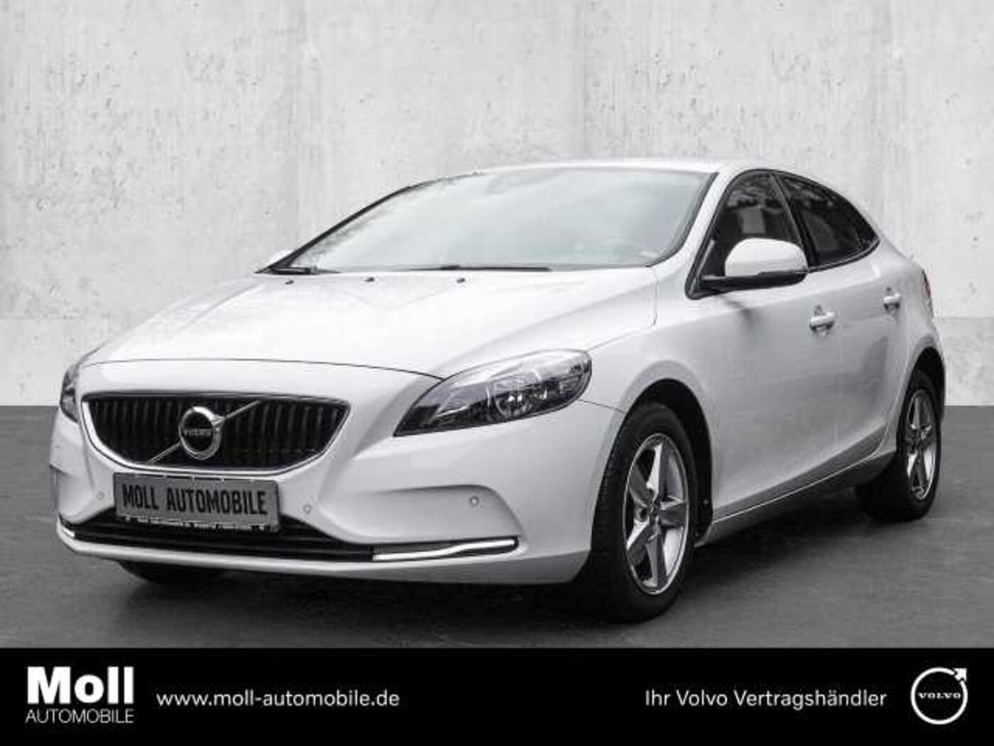 Volvo  Kinetic T2 Navi Soundsystem  Sperrdiff. Mehrzonenklima SHZ Keyless Notbremsass.