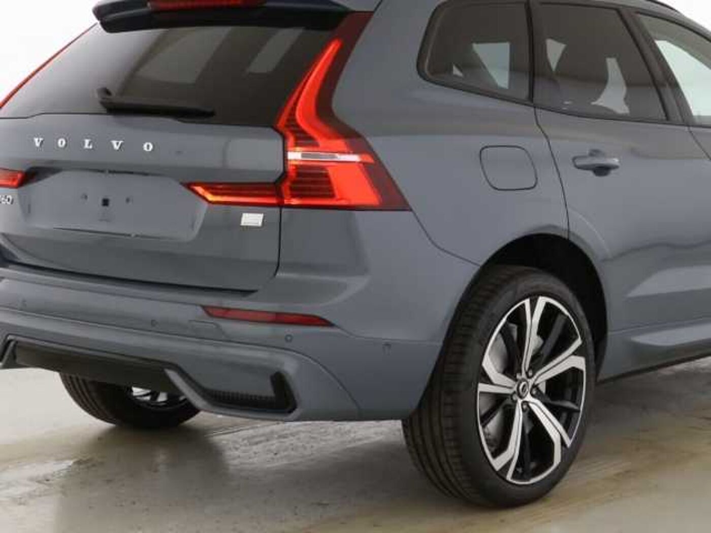 Volvo  Ultra Dark Recharge Plug-In Hybrid AWD T8 Twin Engine EU6d HUD StandHZG digitale