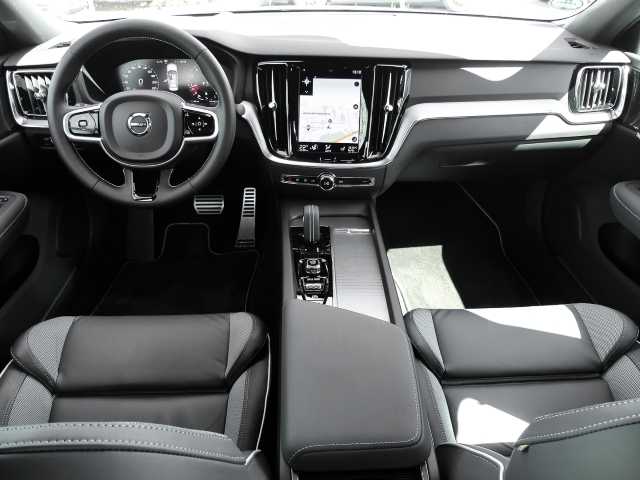 Volvo  R Design B5 Benzin Leder Navi Keyless e-Sitze HUD ACC Rückfahrkam. Fernlichtass.