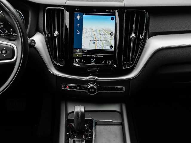 Volvo  Momentum Pro AWD B4 Diesel EU6d Allrad StandHZG Navi Leder digitales Cockpit Sou