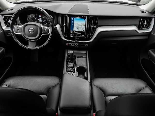 Volvo  Momentum Pro AWD B4 Diesel EU6d Allrad StandHZG Navi Leder digitales Cockpit Sou