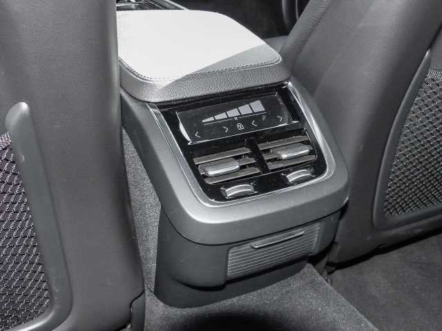 Volvo  Kombi Momentum Pro AWD D5 DPF EU6d-T Allrad Navi Leder digitales Cockpit Soundsy