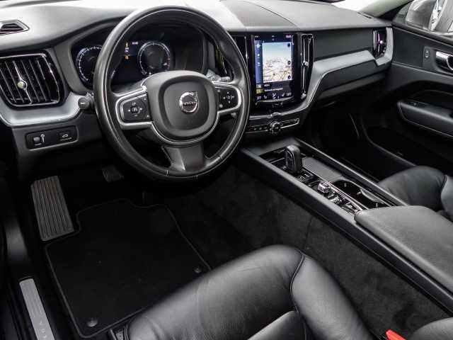 Volvo  Momentum Pro AWD B4 Diesel EU6d Allrad StandHZG Navi Leder digitales Cockpit Mem