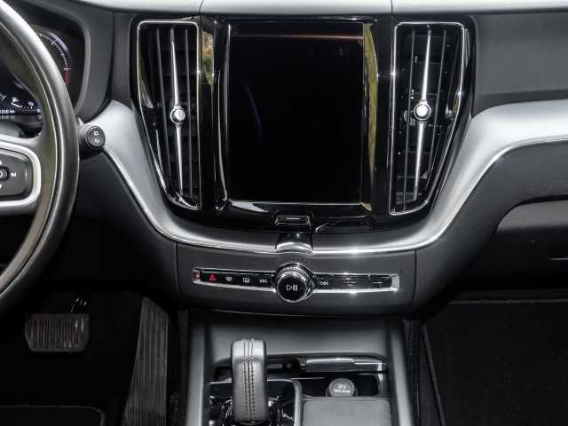 Volvo  Momentum Pro AWD B4 Diesel EU6d Allrad StandHZG Navi Leder digitales Cockpit Mem