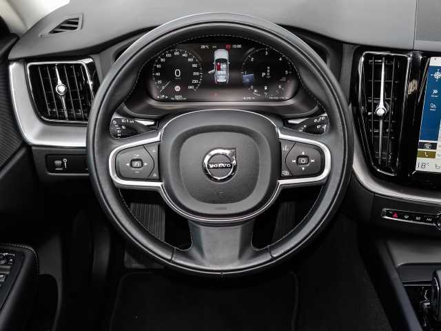 Volvo  Momentum Pro AWD B4 Diesel EU6d Allrad StandHZG Navi Leder digitales Cockpit