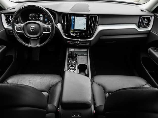 Volvo  Momentum Pro AWD B4 Diesel EU6d Allrad StandHZG Navi Leder digitales Cockpit