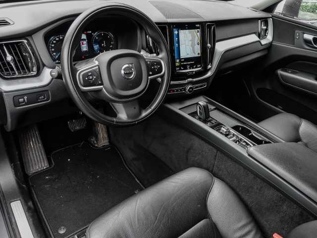 Volvo  Momentum Pro AWD B4 Diesel EU6d Allrad StandHZG Navi Leder digitales Cockpit