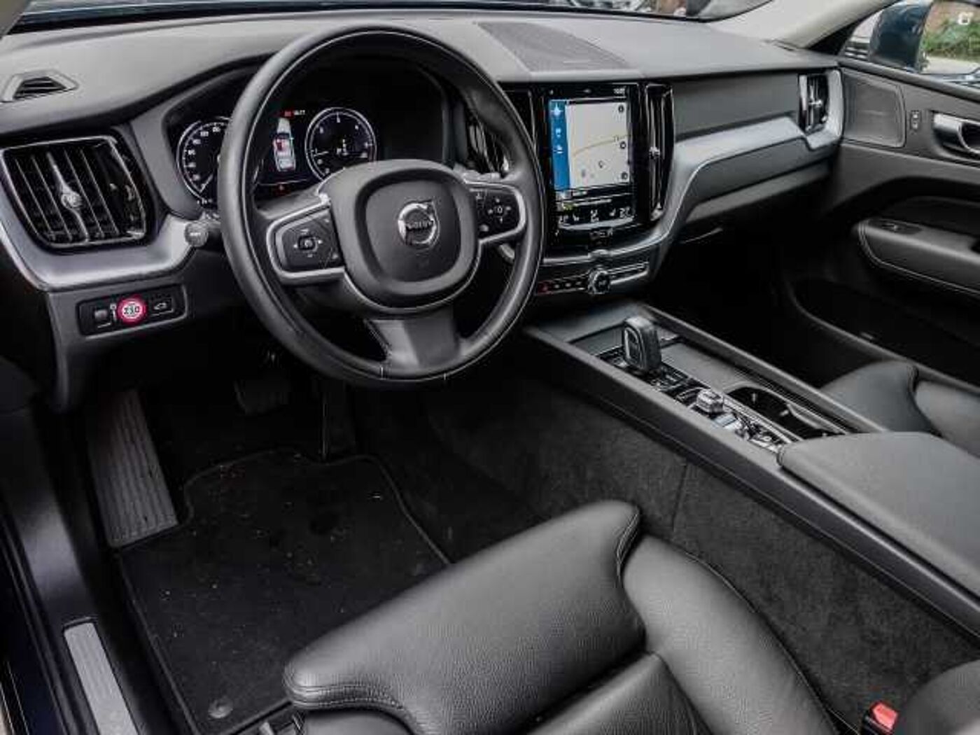 Volvo  Momentum Pro AWD B4 Diesel EU6d Allrad Navi Leder digitales Cockpit Soundsystem