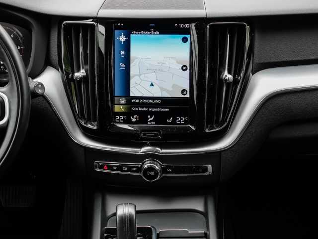 Volvo  Momentum Pro AWD B4 Diesel EU6d Allrad StandHZG Navi Leder digitales Cockpit Mem