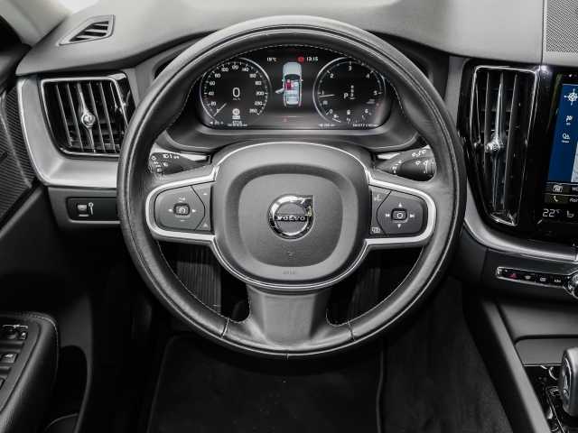 Volvo  Momentum Pro AWD B4 Diesel EU6d Allrad Navi Leder digitales Cockpit Soundsystem