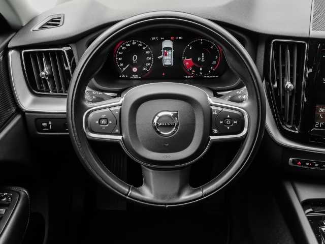 Volvo  Momentum Pro AWD B4 Diesel EU6d Allrad StandHZG Navi digitales Cockpit Soundsyst