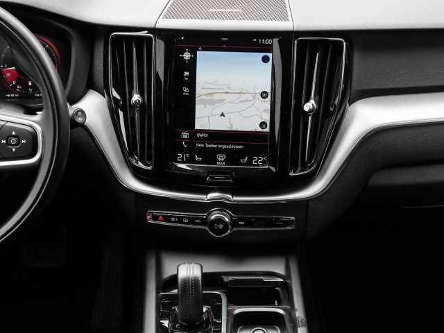 Volvo  Momentum Pro AWD B4 Diesel EU6d Allrad StandHZG Navi digitales Cockpit Soundsyst