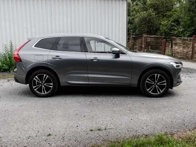 Volvo  Momentum Pro AWD B4 Diesel EU6d Allrad StandHZG Navi digitales Cockpit Soundsyst